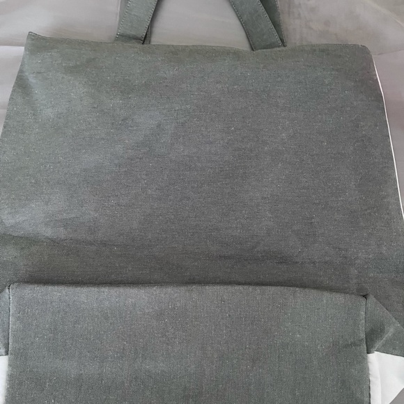 Minnie Mouse Tote - Picture 2 of 3